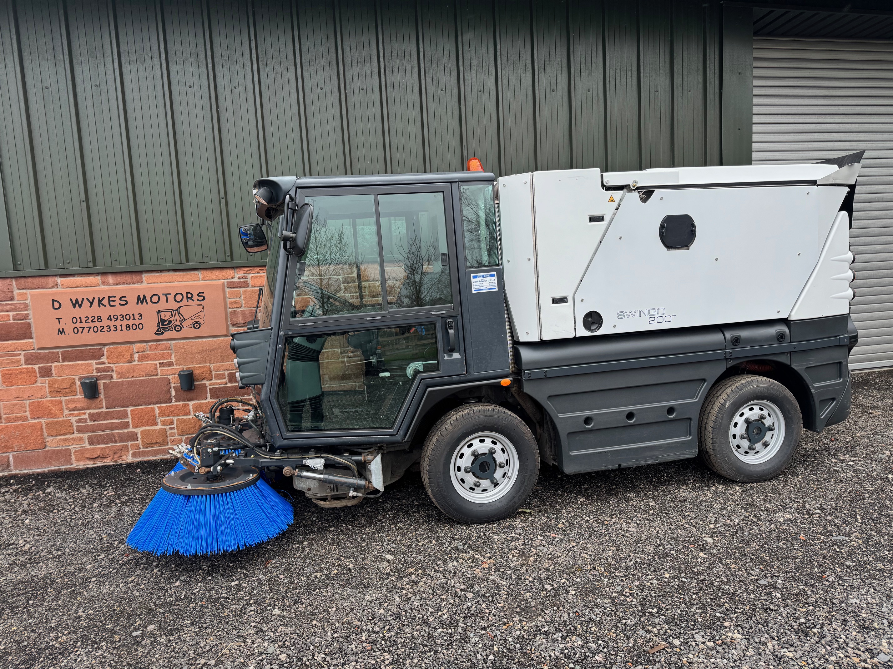 Schmidt Swingo 200+ Road Sweeper