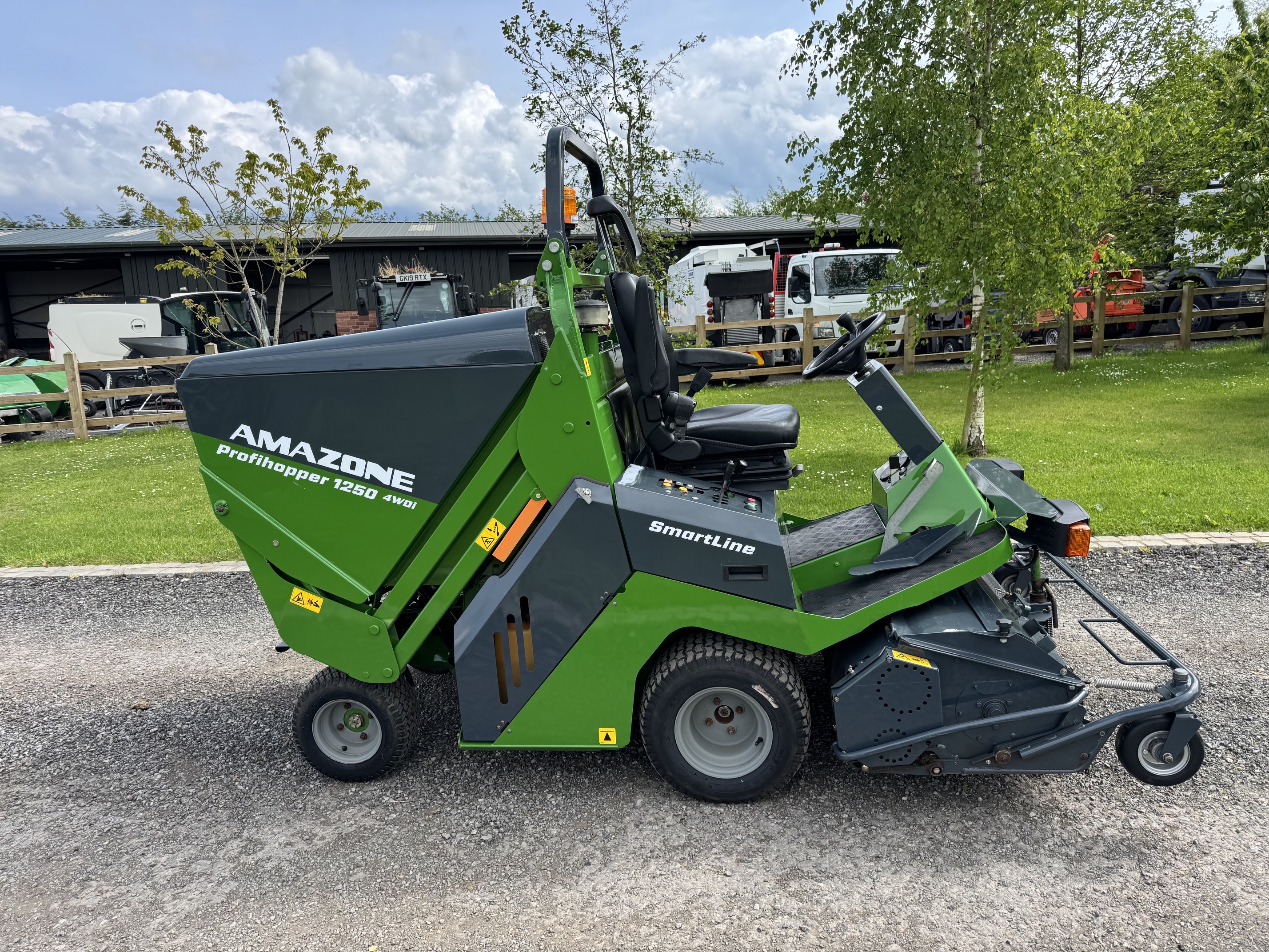 Amazone Profihopper 1250 4WDi Flail Collector Mower