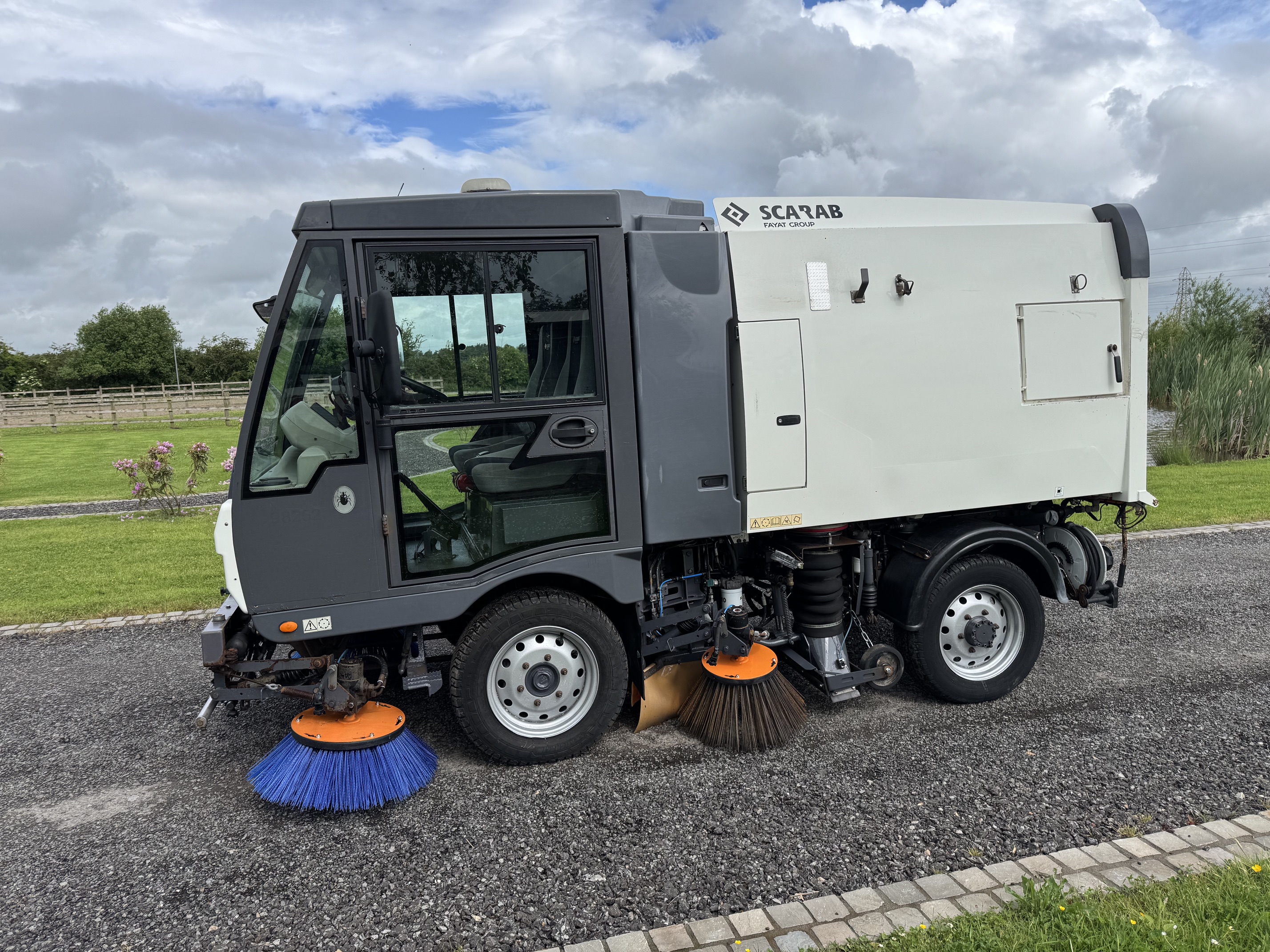 Scarab M25H road sweeper / Pressure Washer 