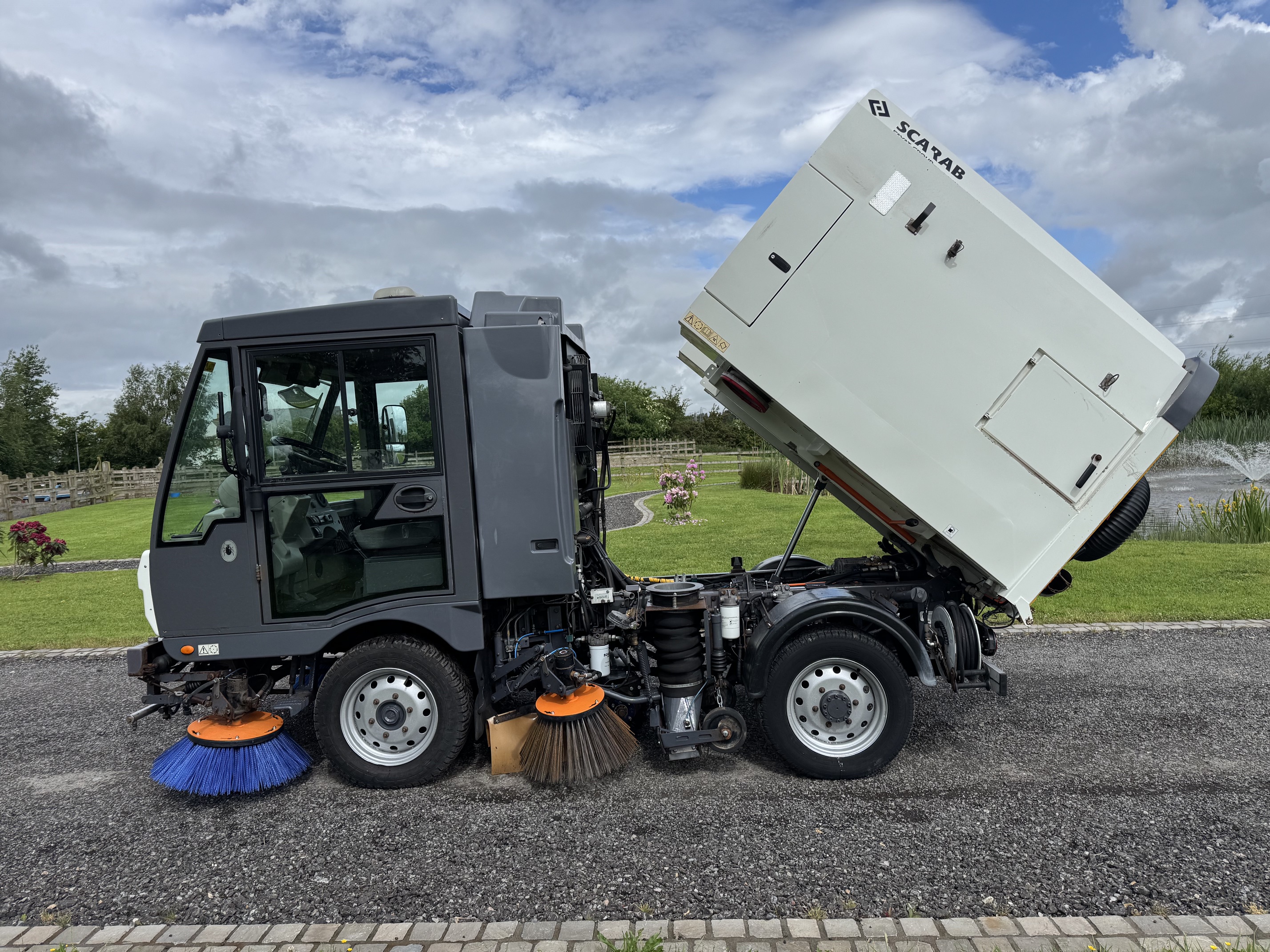 Scarab M25H road sweeper / Pressure Washer 