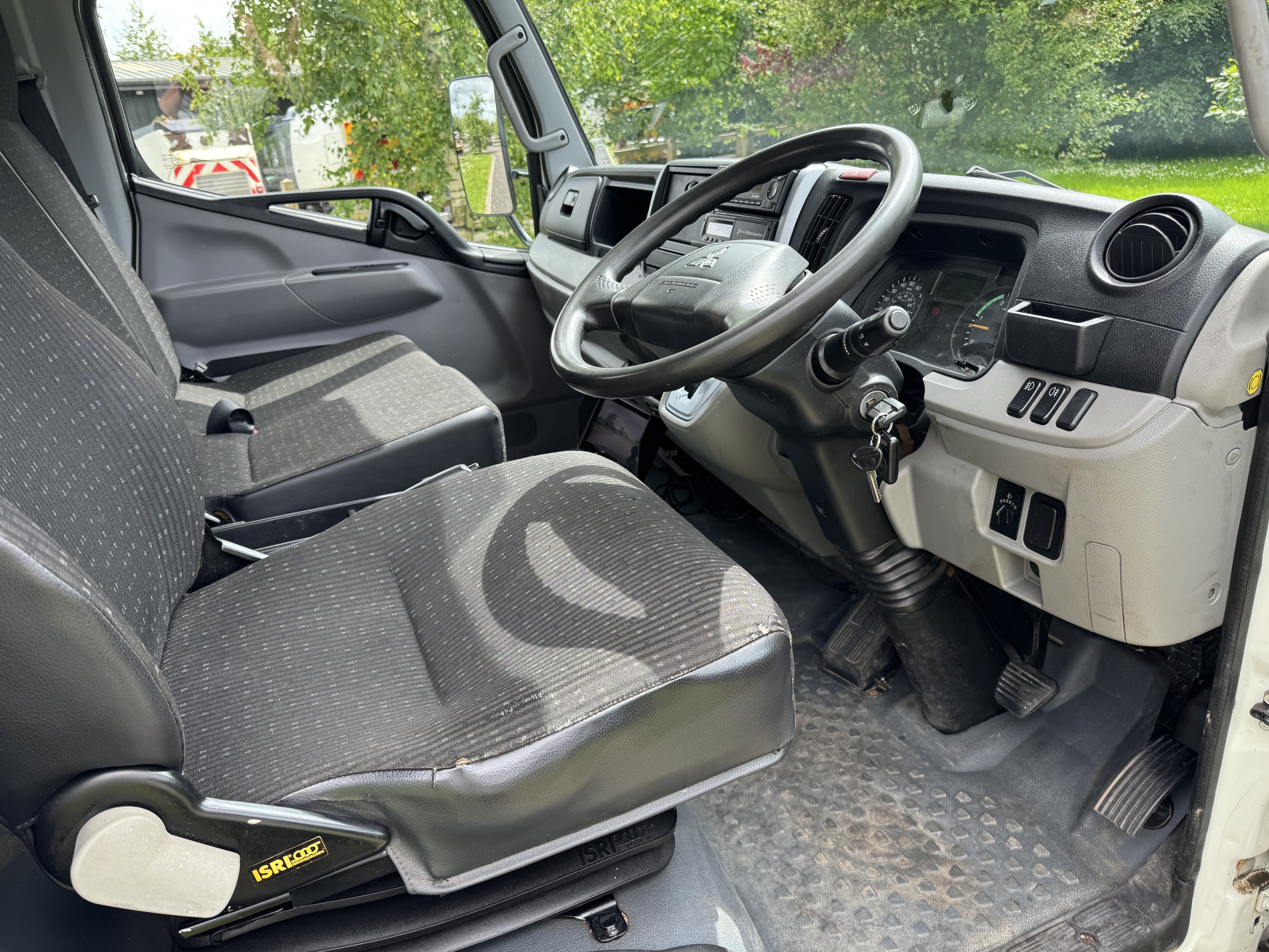 Mitsubishi Fuso Canter 7.5 Ton Beavertail Recovery Truck