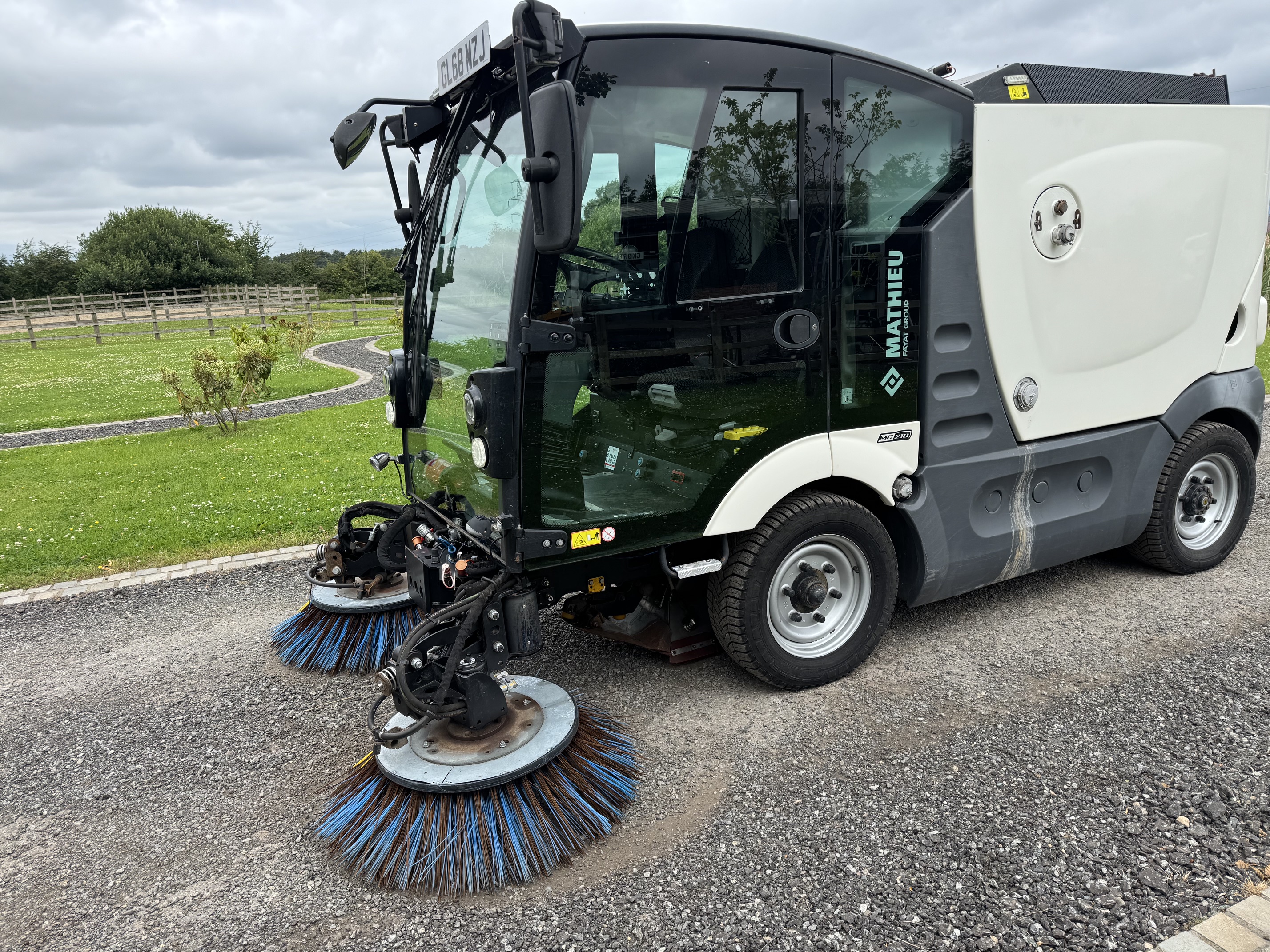 Scarab mathieu MC210 Azura Flex Road Sweeper
