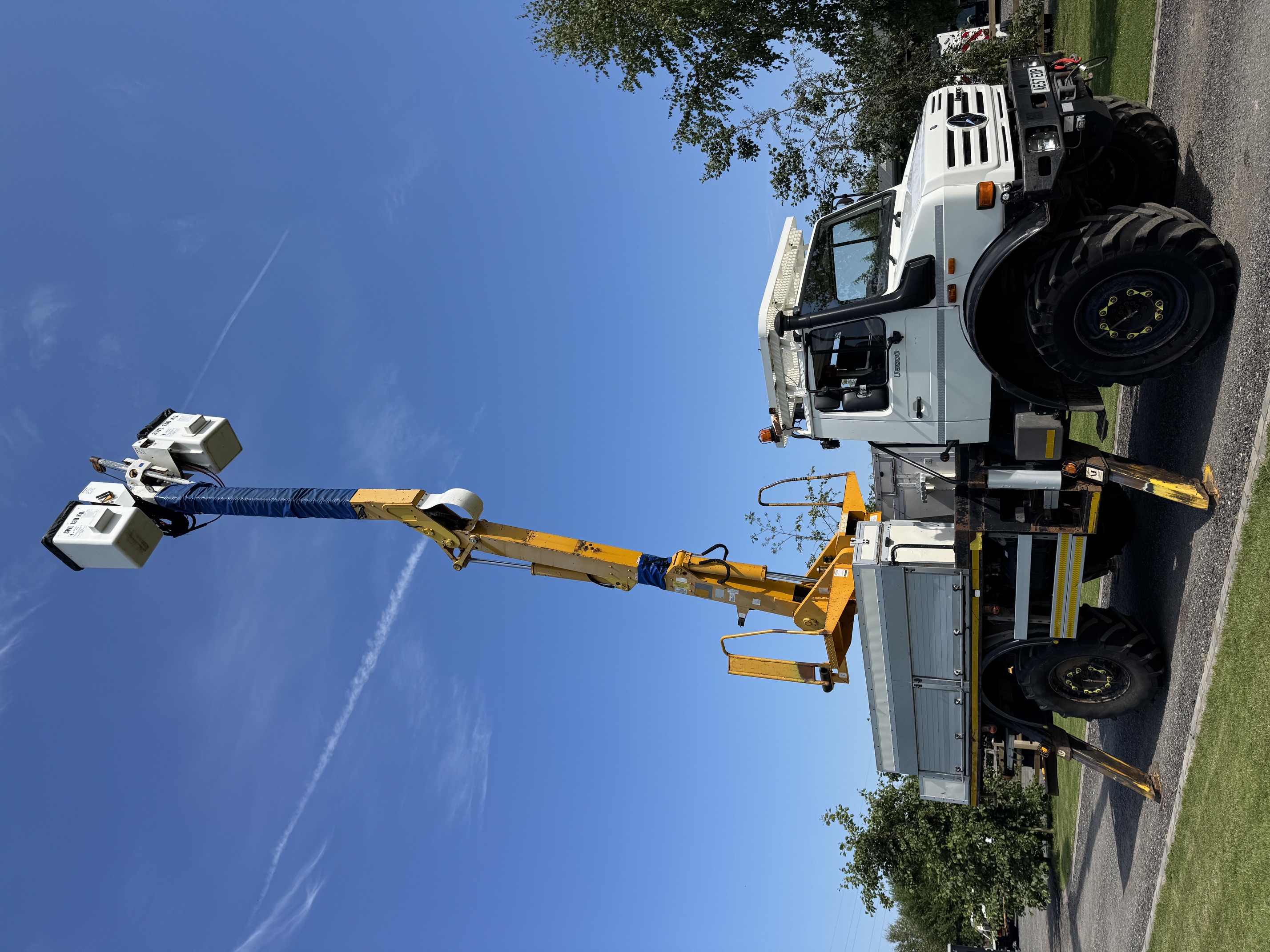 Mercedes Benz Unimog U5000 Versalift Insulated Cherry Picker