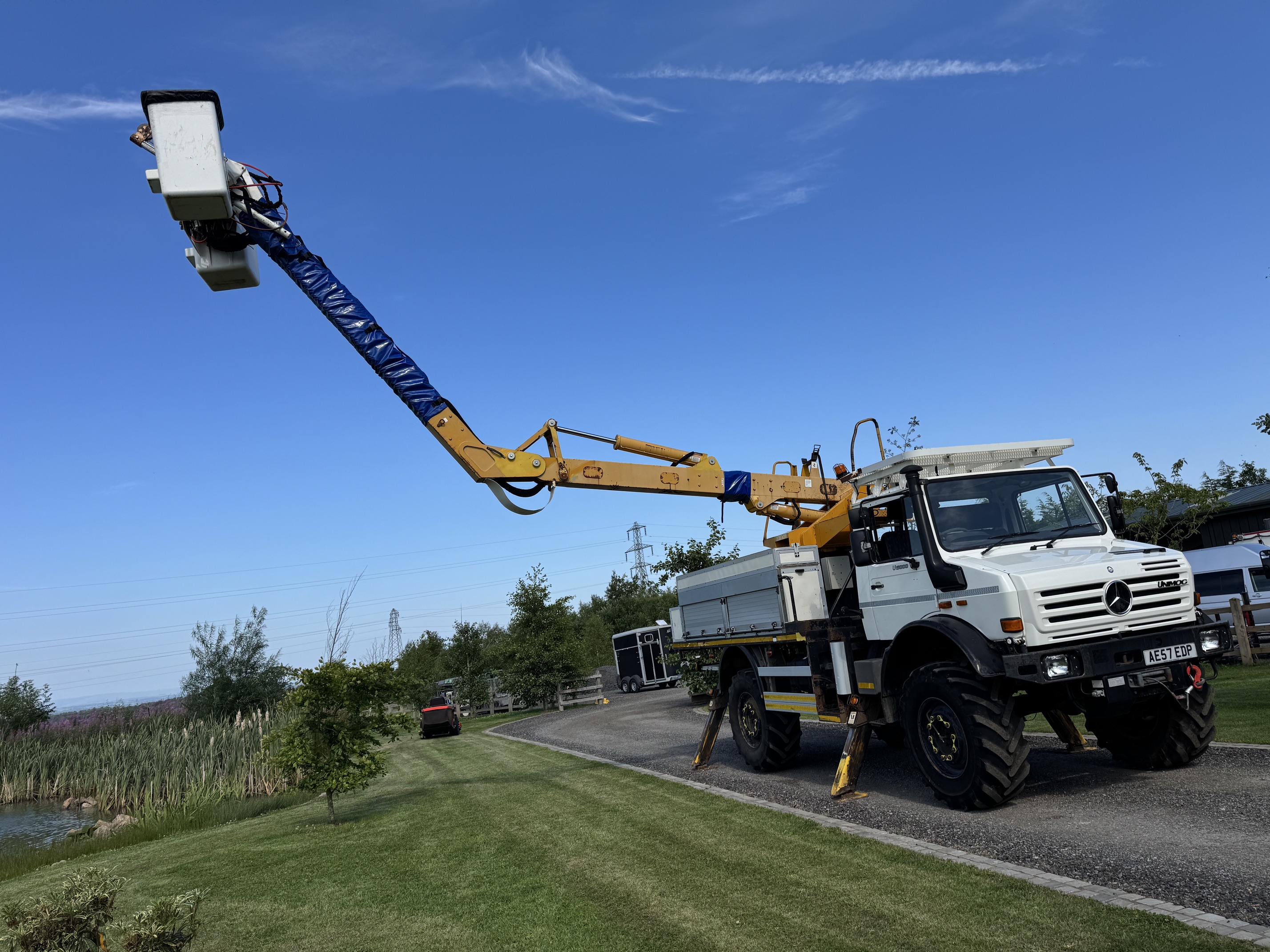 Mercedes Benz Unimog U5000 Versalift Insulated Cherry Picker