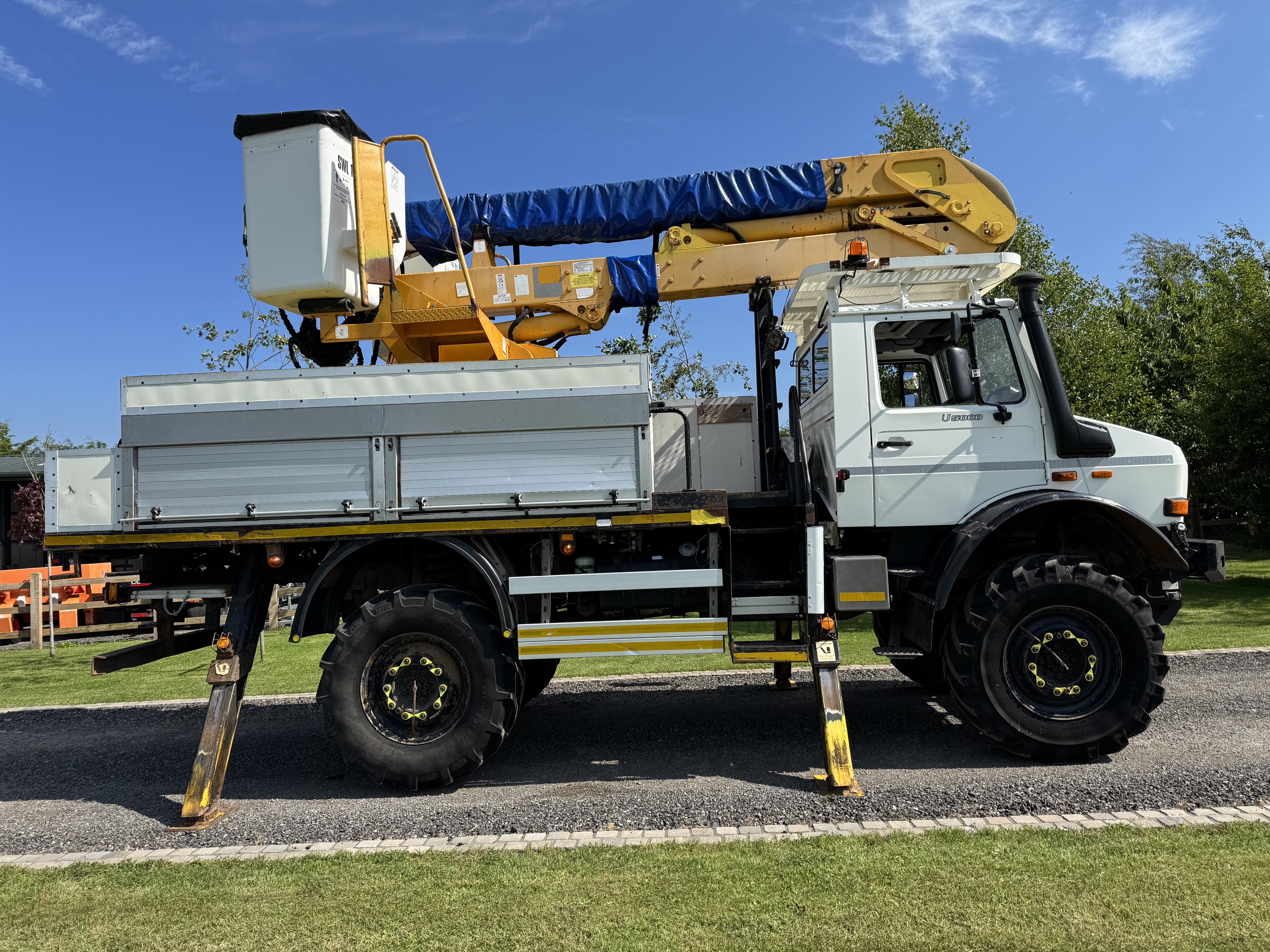 Mercedes Benz Unimog U5000 Versalift Insulated Cherry Picker
