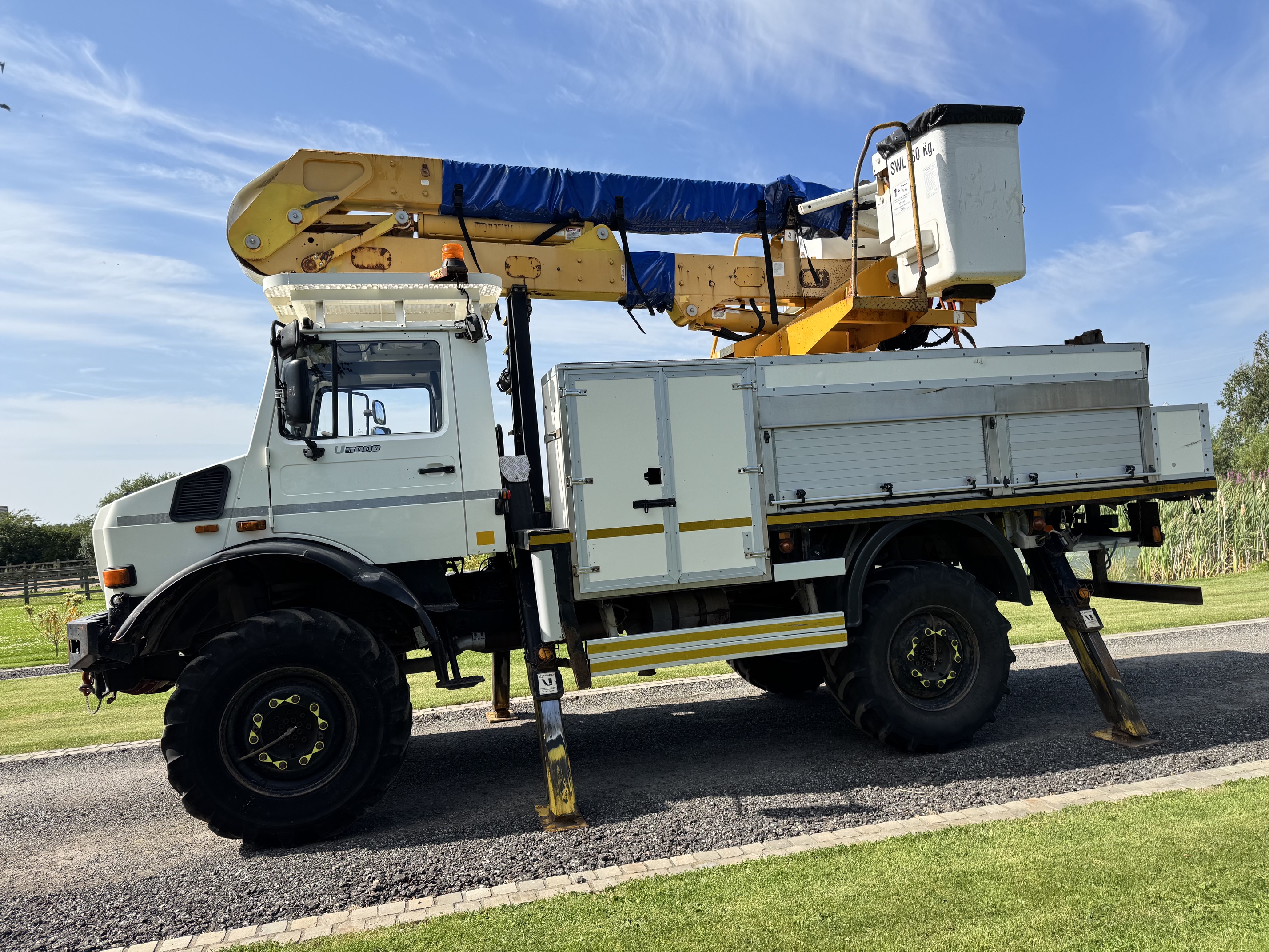 Mercedes Benz Unimog U5000 Versalift Insulated Cherry Picker