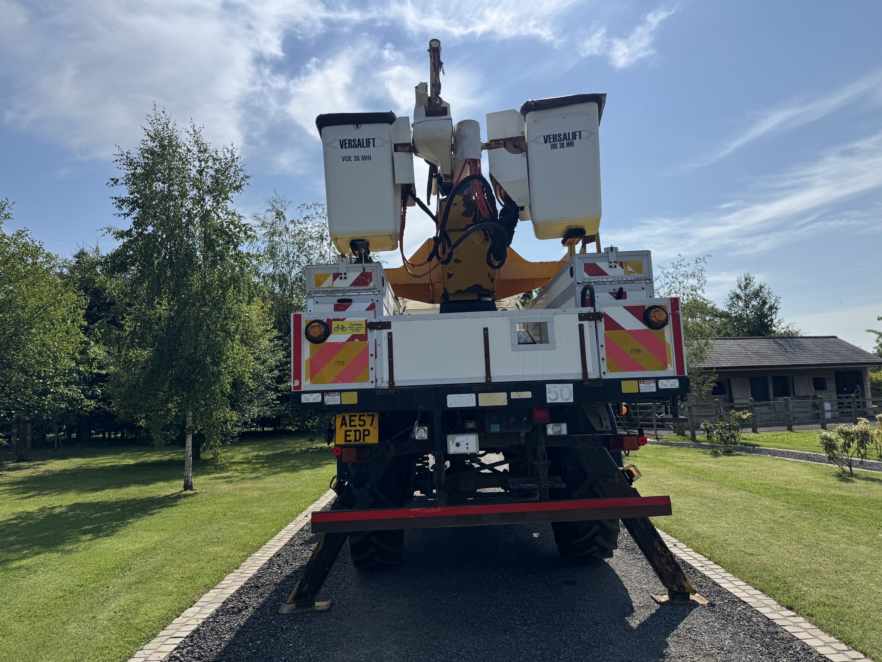 Mercedes Benz Unimog U5000 Versalift Insulated Cherry Picker