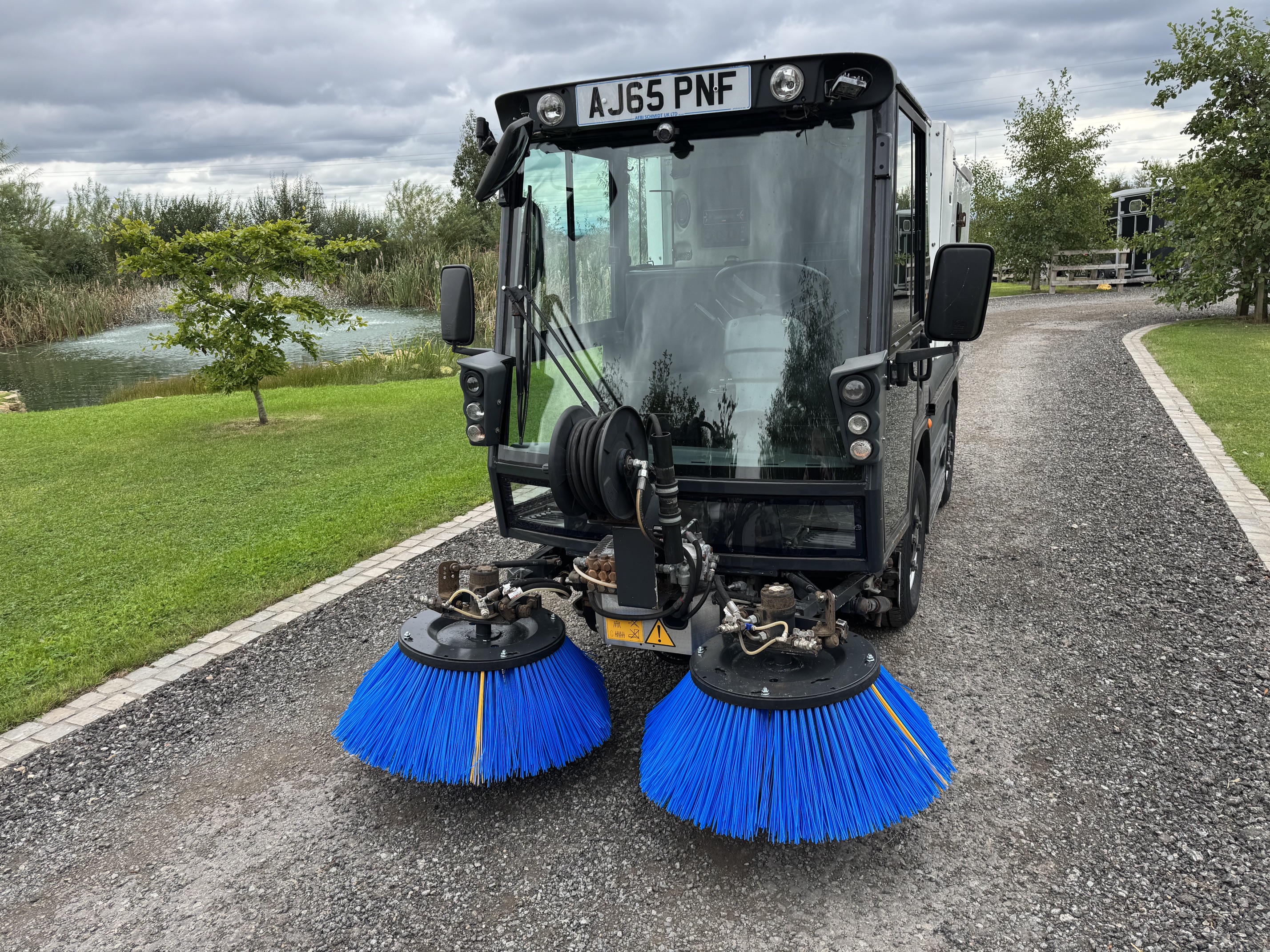 Schmidt Swingo 200+ Road Sweeper