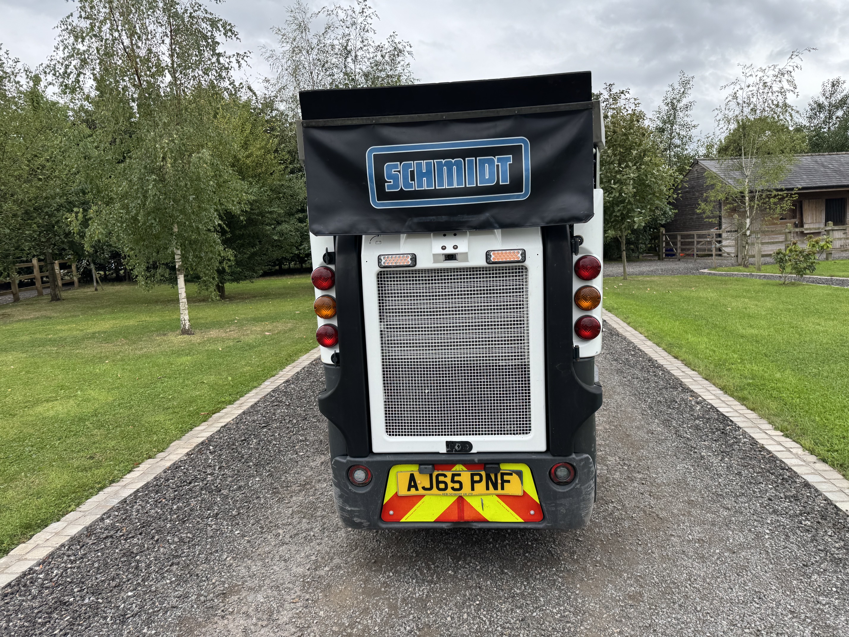 Schmidt Swingo 200+ Road Sweeper